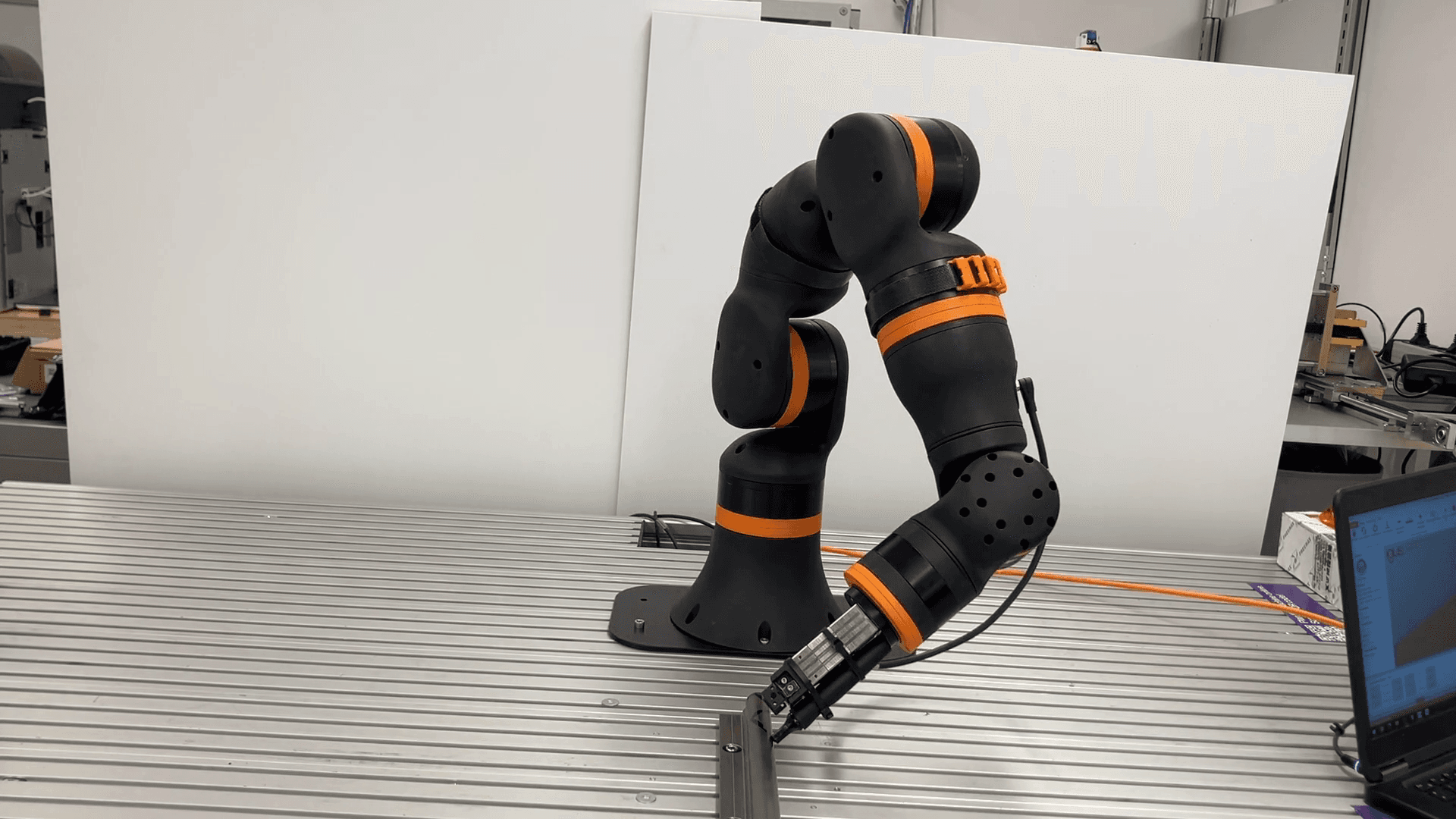 Automated dispensing simulation with igus cobot